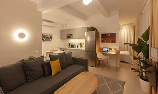 The Marble Suites, PLAKA