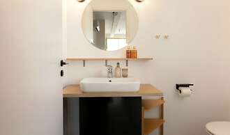 The Marble Suites, PLAKA