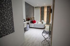 Hostal Adis