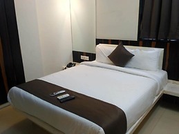 Hotel Maval Grand