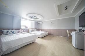 Daegu Dongseongro Gyeong`s Hostel