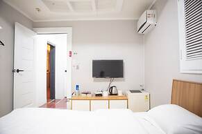Daegu Dongseongro Gyeong`s Hostel
