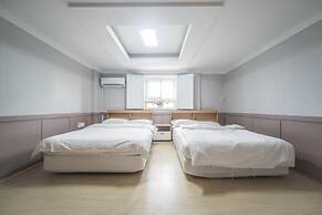 Daegu Dongseongro Gyeong`s Hostel