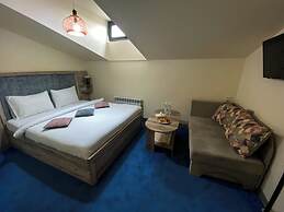 Alex Hotel