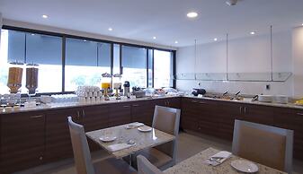 Econo Express Hotel