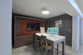 Econo Express Hotel