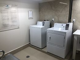 Econo Express Hotel