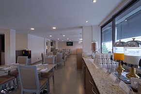 Econo Express Hotel