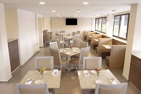 Econo Express Hotel