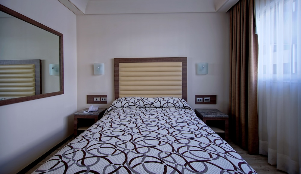 Econo Express Hotel