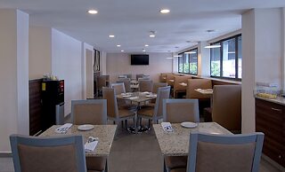 Econo Express Hotel