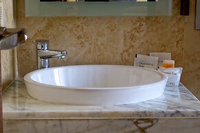 Econo Express Hotel