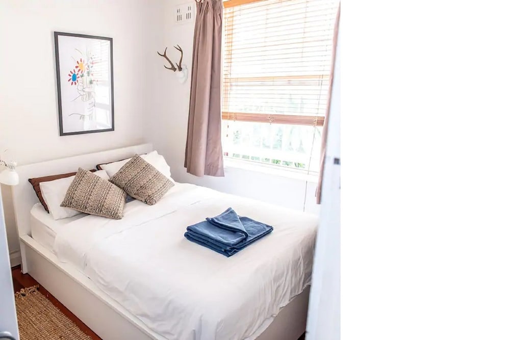 Chic Quiet Apt Close to Everything H404