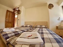 4lander House Balins