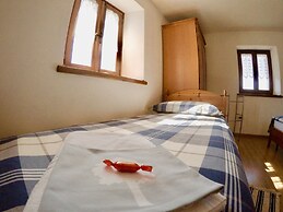 4lander House Balins