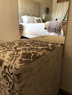 Sandra's Guest House