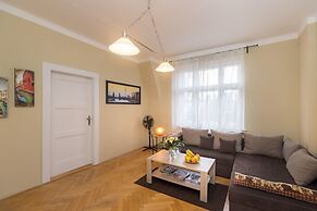 Castle View Spacious Apartment