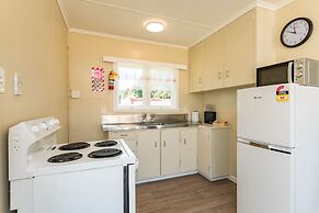 Waitangi Beach Bach 30A