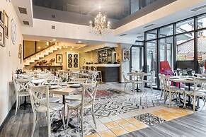 Sephia Hotel