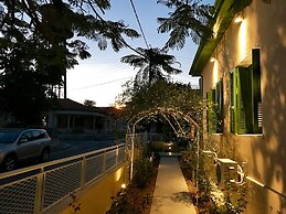 Avgi's Home