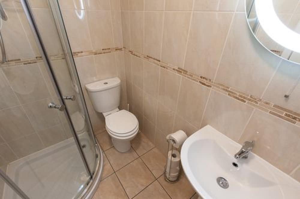 Cedars Apartment