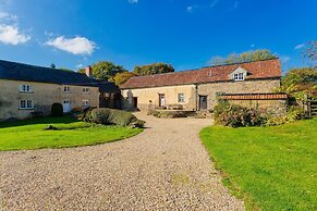 Buckland Brewer COB Barn 2 Bedrooms