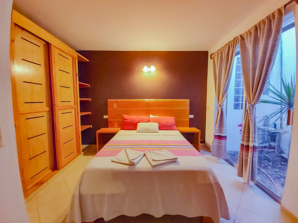 Axkan Click Hotel