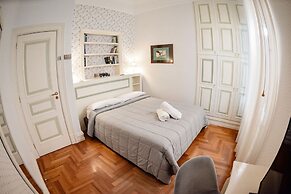 Al Centro Luxury Home