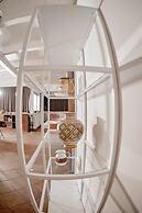 Al Centro Luxury Home