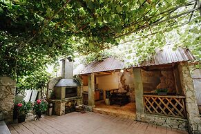 Laura Guest House