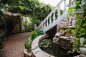 Laura Guest House