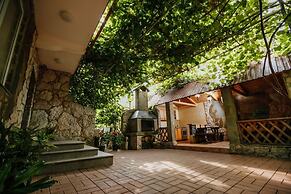Laura Guest House