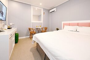 K-Pop Hotel