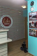 Like Hostel