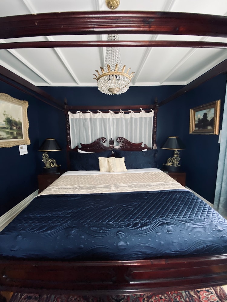 1000 Islands B&B – The Bulloch House