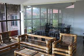 Shangri La Jungle Resort