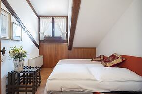 Ve.N.I.Ce Cera Angels's Attic