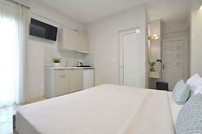 Irida Apartments