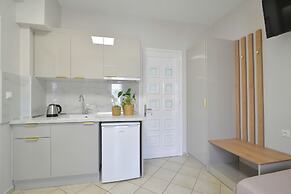 Irida Apartments