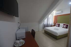 Alec's Hotel