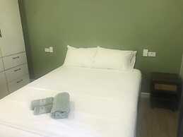 Alec's Hotel