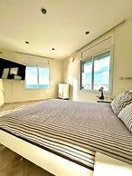 Luxurious Sea View 3BR Pool Spa and Gym