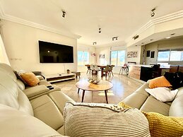 Luxurious Sea View 3BR Pool Spa and Gym