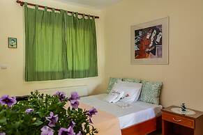 Phyllis Maisonettes