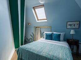 Luxury 2 Bedroom Duplex - Beautiful Monument View