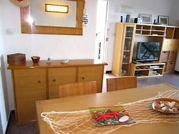 Apartment With sea Views in Llan?? - 1052