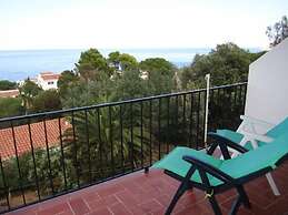 Apartment With sea Views in Llan?? - 1052