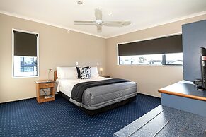 Bay City Motor Lodge