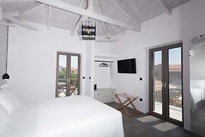 Calme Suites Mani