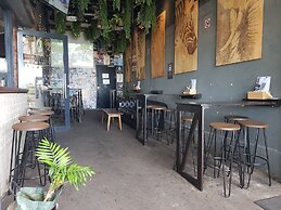 Six Degrees Motel